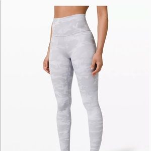 💋💋💋HUGE ISO OF BOTH OF THESE LEGGINGS💋💋💋